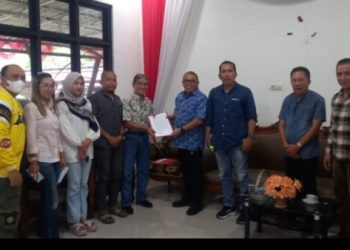 Kantor DPRD Kabupaten Minahasa Utara Di Datangi Warga Perum Agape Griya Tumaluntung