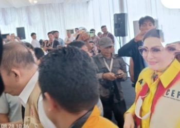 Tety Paruntu susul YSK dan Victor Mailangkai ke KPU SULUT beri dukungan