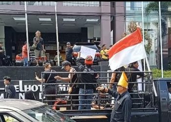 Aksi Demo Di Hotel Swissbell Manado