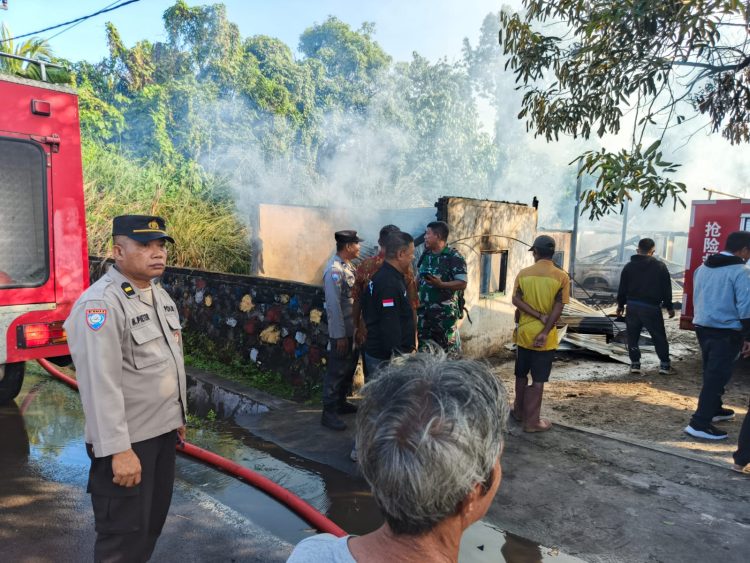 Polsek Matuari bantu pengamanan Kebakaran di Kelurahan Tanjung Merah.