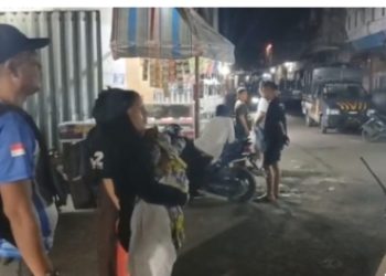 Tim Patroli Wilayah Timur Polres Bitung Bantu Warga Lebeh ke Rumah Sakit