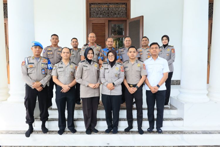 Dalam Rangka HUT Bhayangkara ke-79, Tim Mabes Polri Lakukan Anjangsana ke Mantan Kapolri Jenderal (Purn) Drs. Badrodin Haiti