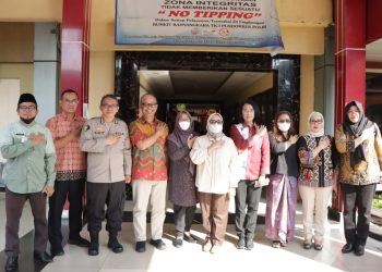 MENTERI PPPA ARIFATUL CHOIRI FAUZI JENGUK KORBAN KEKERASAN ANAK DI RUMAH SAKIT BHAYANGKARA TK.I PUSDOKKES POLRI