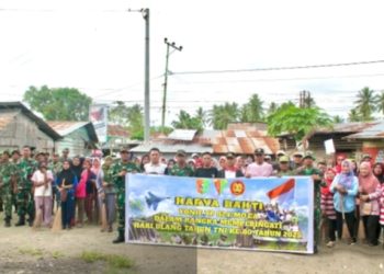Yonif 824/Mo’e’a Gelar Karya Bakti Bersama Masyarakat di Pasar Bongomeme Sambut HUT ke-80 TNI